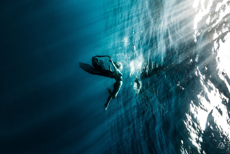 portrait aquatique - femme dans l'ocean