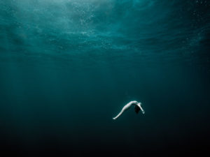 fleurdesel - photographe aquatique art contemporain-_danse_ocean_ecologie-en-apnee-ecoconception