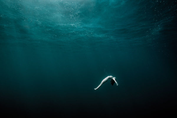 fleurdesel - photographe aquatique art contemporain-_danse_ocean_ecologie-en-apnee-ecoconception