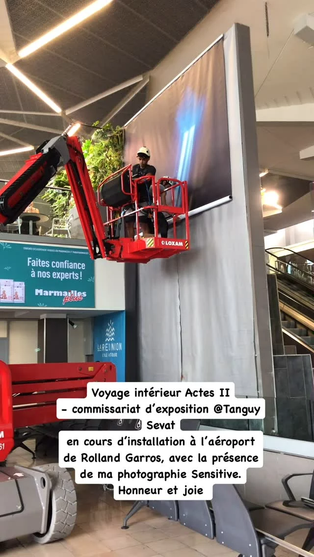 Voyage intérieur Actes II
- commissariat d’exposition @Tanguy Sevat 
en cours d’installation à l’aéroport de Rolland Garros, avec la présence de ma photographie Sensitive.
Honneur et joie 